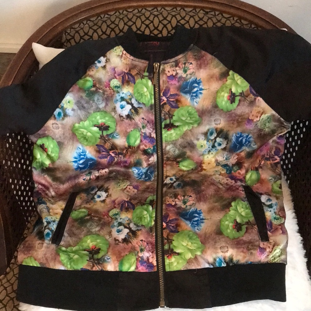 Beautiful detailed New York  Yoki ladies jacket in great condition.